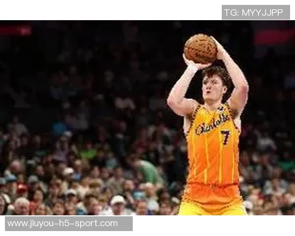 克尼佩尔半场表现亮眼9投5中贡献12分2板4助攻三分球命中率高达50